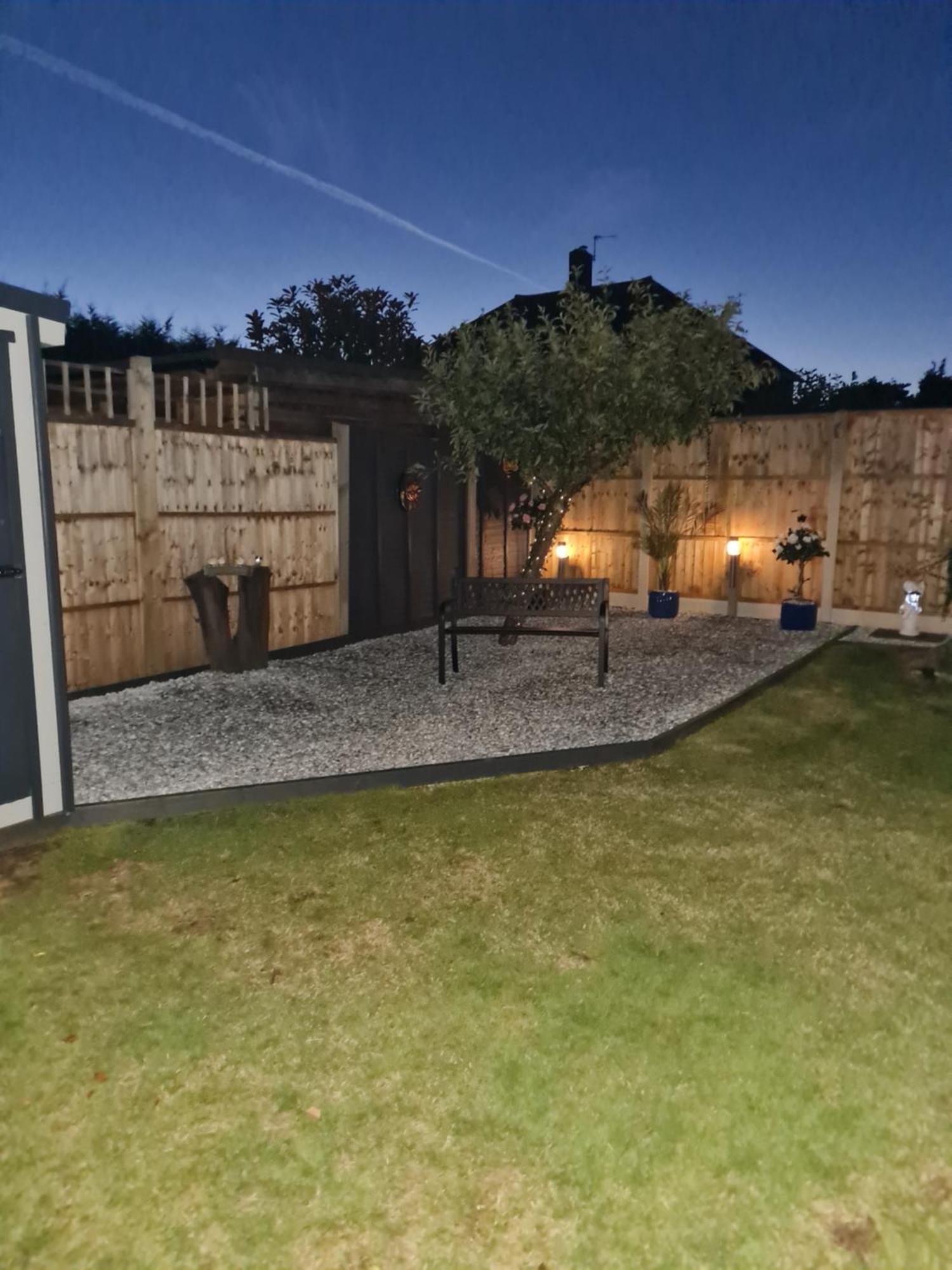 A Bright And Spacious Gem Staines-upon-Thames Exterior photo